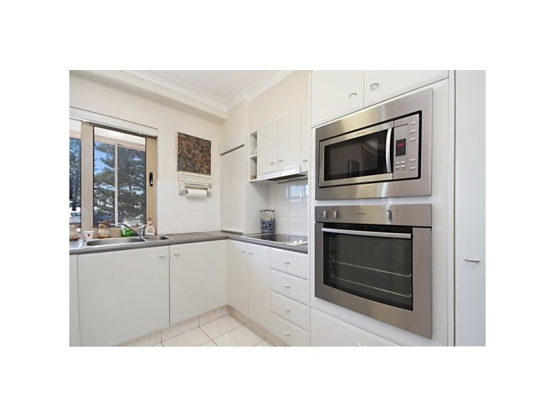 4/6 Petrie Street, Rainbow Bay QLD 4225