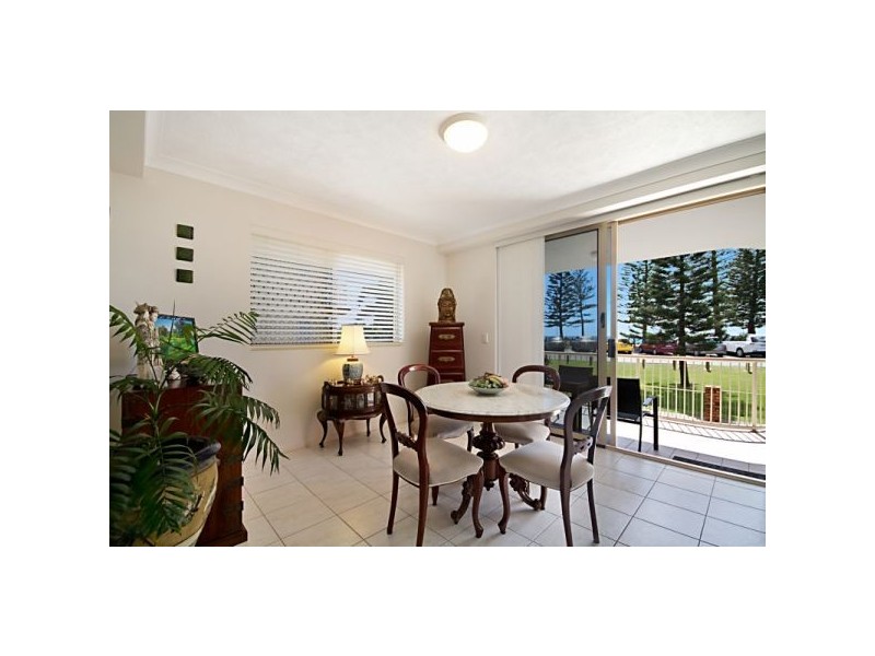 4/6 Petrie Street, Rainbow Bay QLD 4225