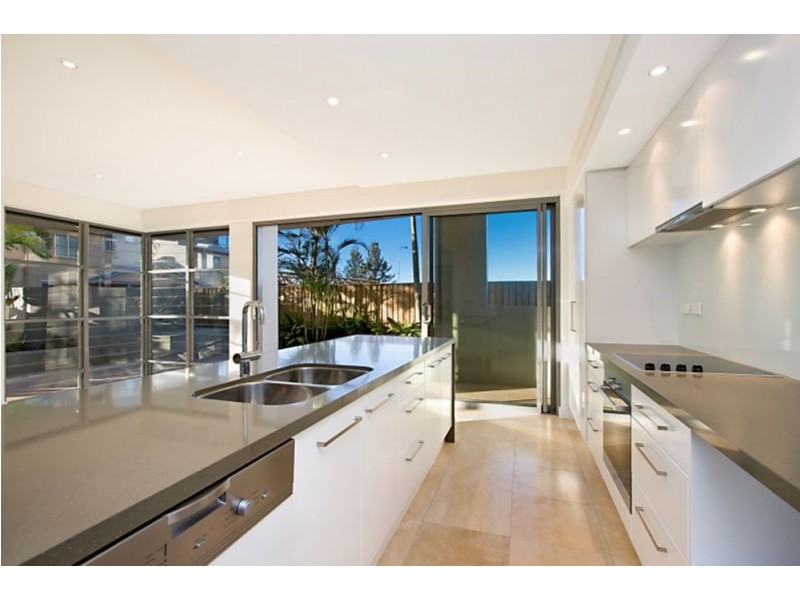 1/2-4 Boundary Lane, Rainbow Bay QLD 4225