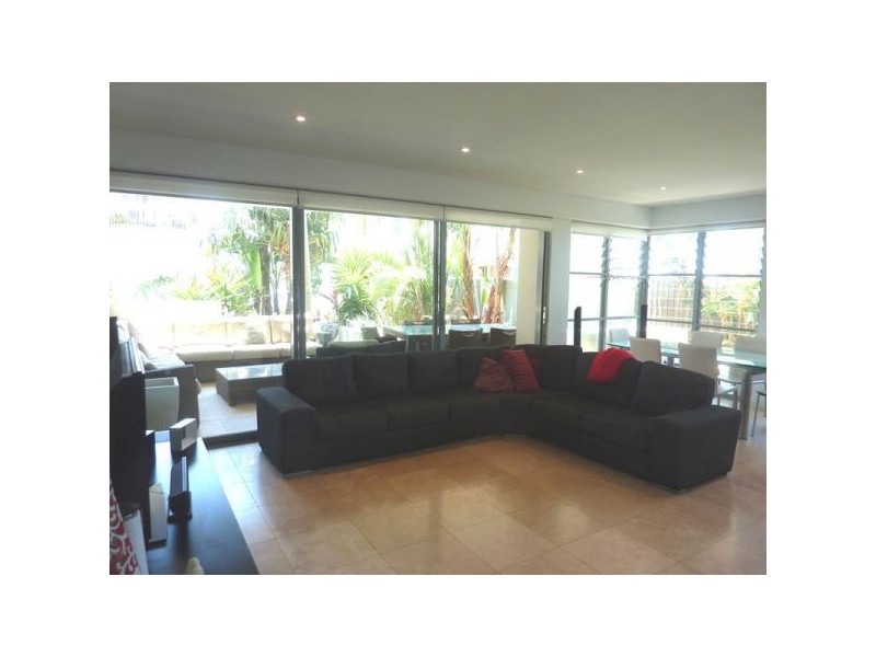 1/2-4 Boundary Lane, Rainbow Bay QLD 4225
