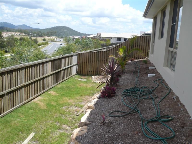 2  Alford lane , Pacific Pines QLD 4211