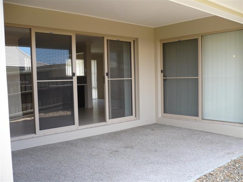 2  Alford lane , Pacific Pines QLD 4211