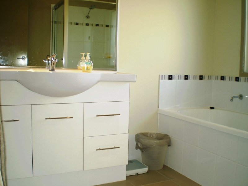 Pacific Pines QLD 4211