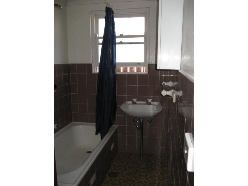 3/4 EDWIN ST, Regents Park NSW 2143