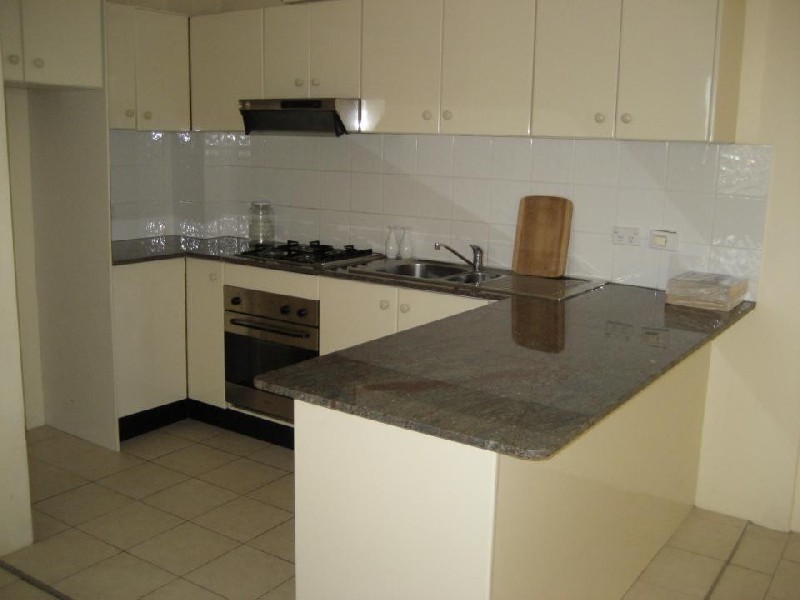 18/3 WEST TRC, Bankstown NSW 2200