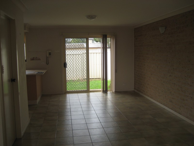 2/46 CHARLES ST, Smithfield NSW 2164