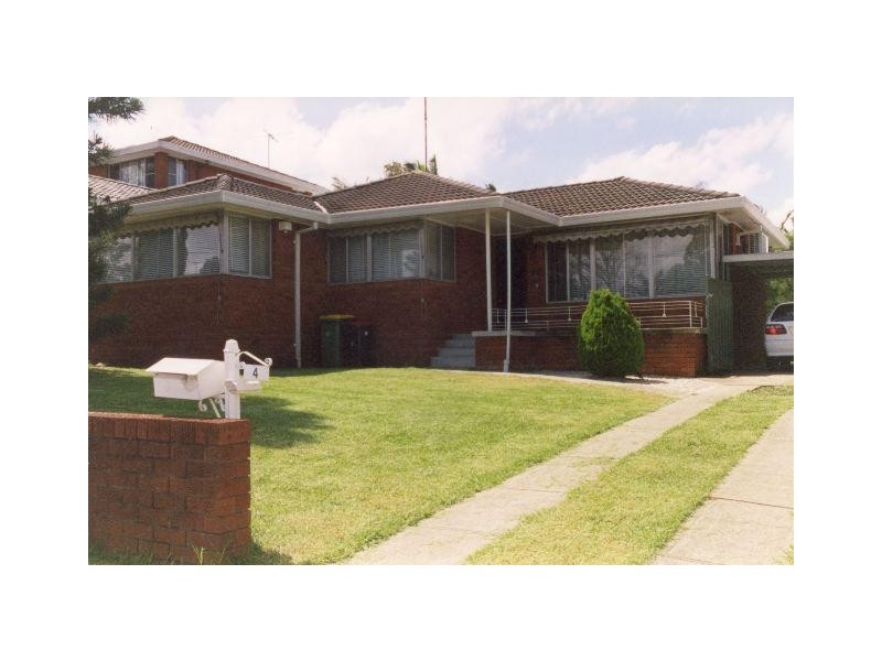 4 Amaroo Ave, Georges Hall NSW 2198