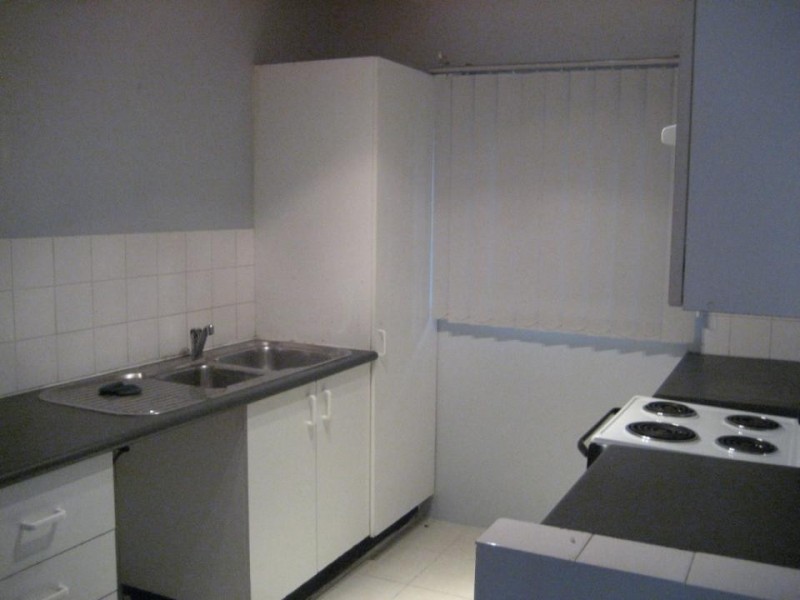 2/8-10 DELLWOOD ST, Bankstown NSW 2200