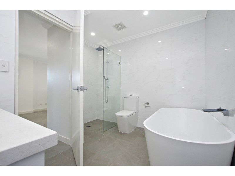 10A Wewak Rd, Holsworthy NSW 2173
