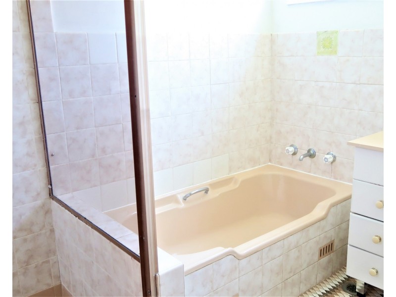 43 Caroline Cres, Georges Hall NSW 2198