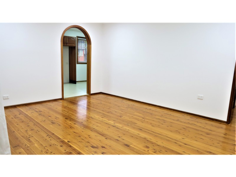 9 Flinders rd, Georges Hall NSW 2198