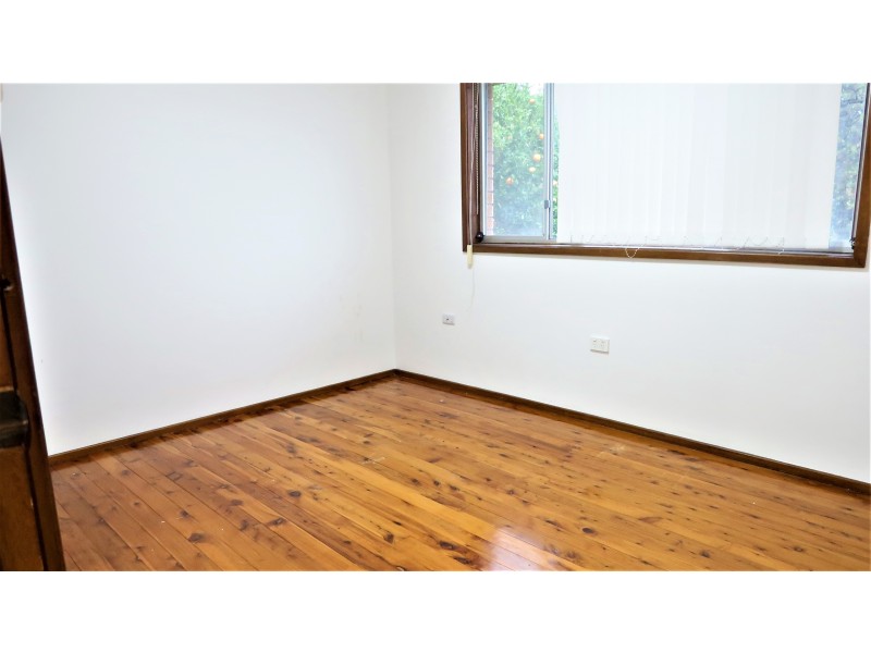 9 Flinders rd, Georges Hall NSW 2198