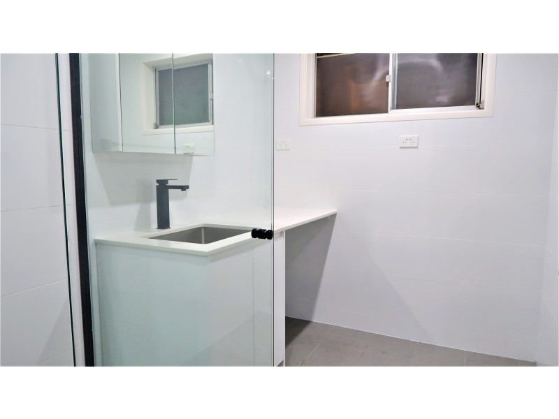 9 Flinders rd, Georges Hall NSW 2198