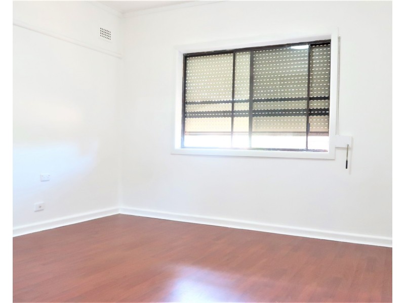 4 Osgood st, Guildford NSW 2161