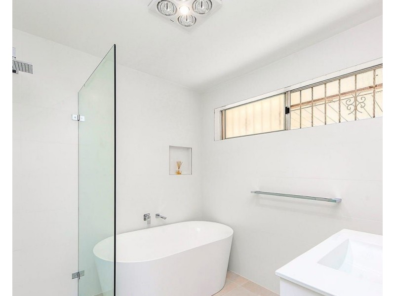 11 Marden St, Georges Hall NSW 2198