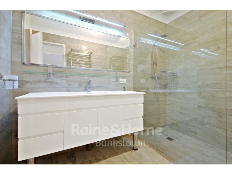 8 Oakborne Rd, Liverpool NSW 2170
