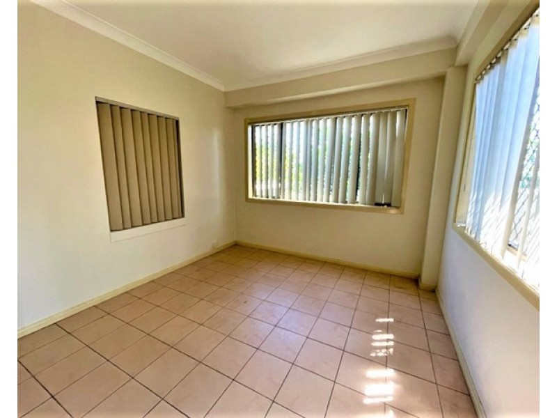 10 Sealy St, Mount Lewis NSW 2190