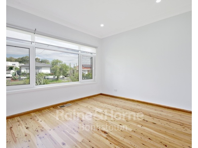 17 Gilliver crescent, Greenacre NSW 2190