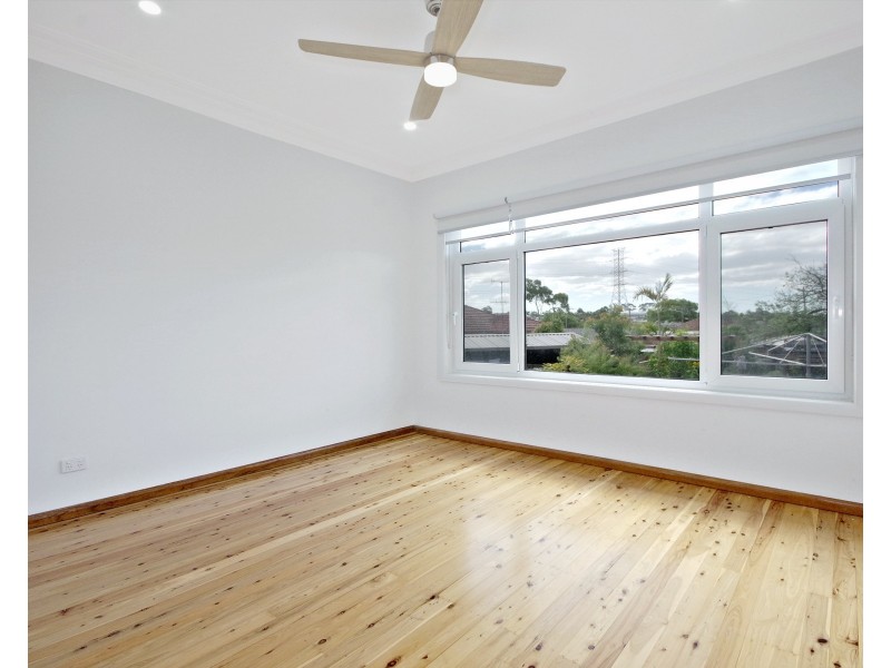 17 Gilliver crescent, Greenacre NSW 2190