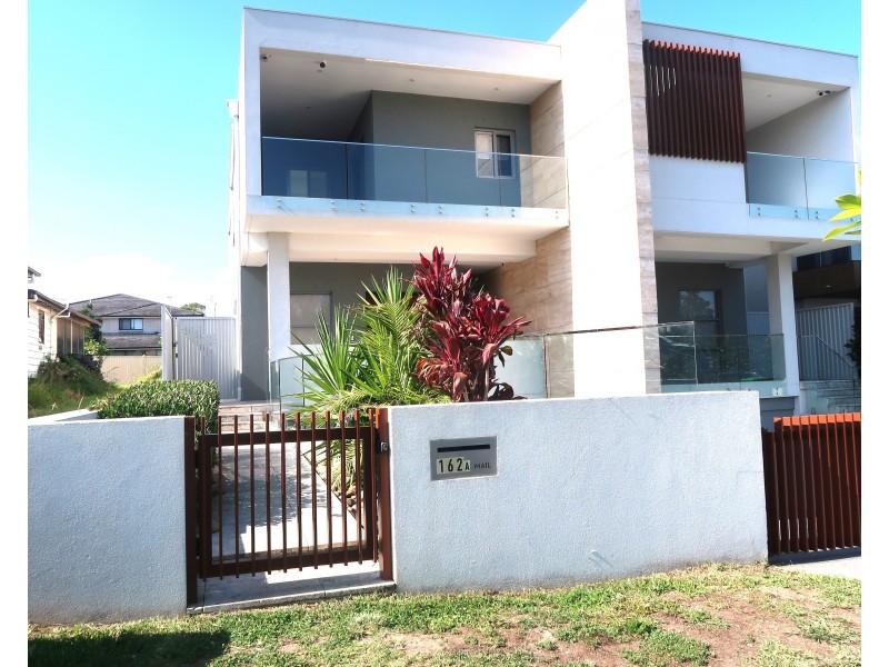 162A WILBUR ST, Greenacre NSW 2190