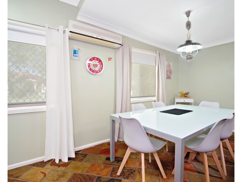 15 Lewis st, Bradbury NSW 2560