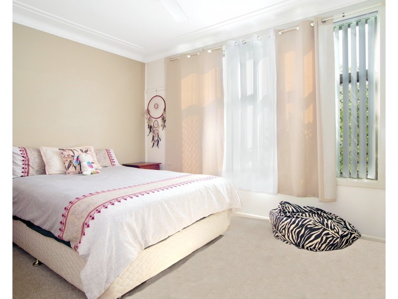 15 Lewis st, Bradbury NSW 2560