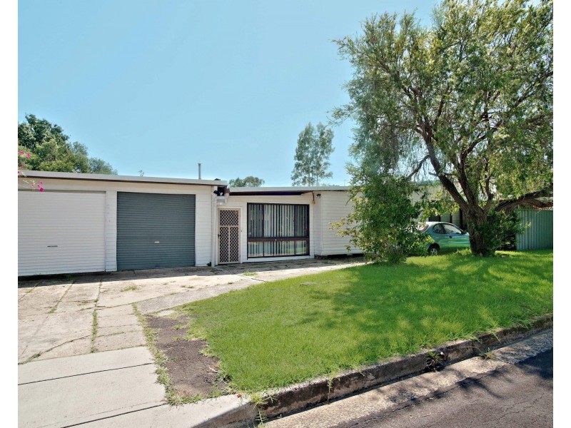 15 Lewis st, Bradbury NSW 2560