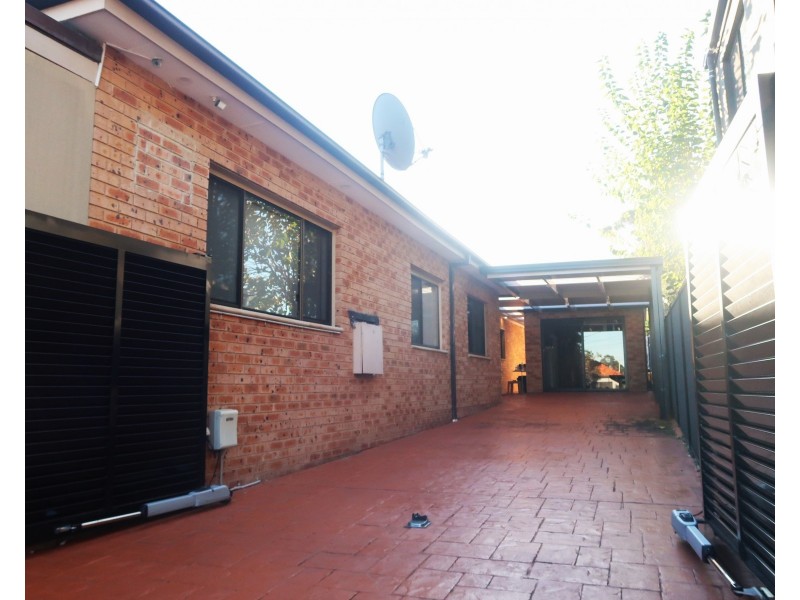 GF- 15 Sunny Cres, Punchbowl NSW 2196