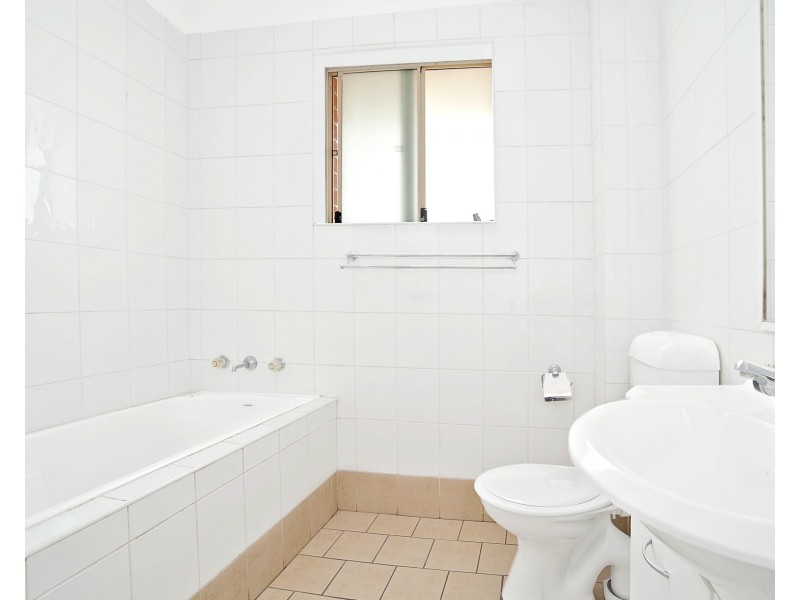 18/5 Weigand Avenue, Bankstown NSW 2200