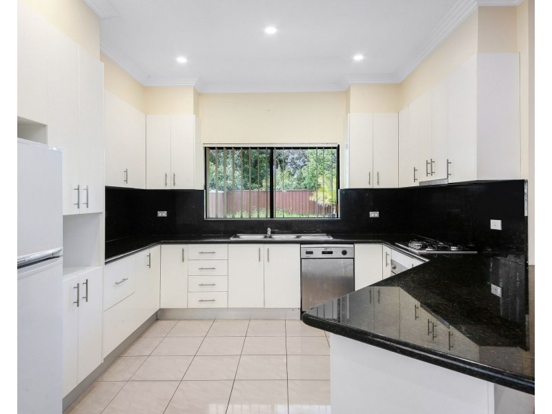 11 Railway St, Old Guildford NSW 2161