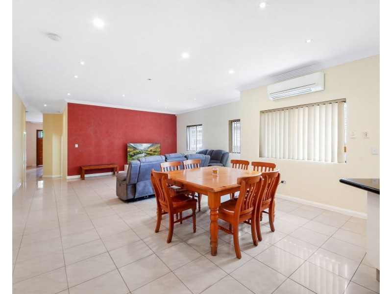 11 Railway St, Old Guildford NSW 2161