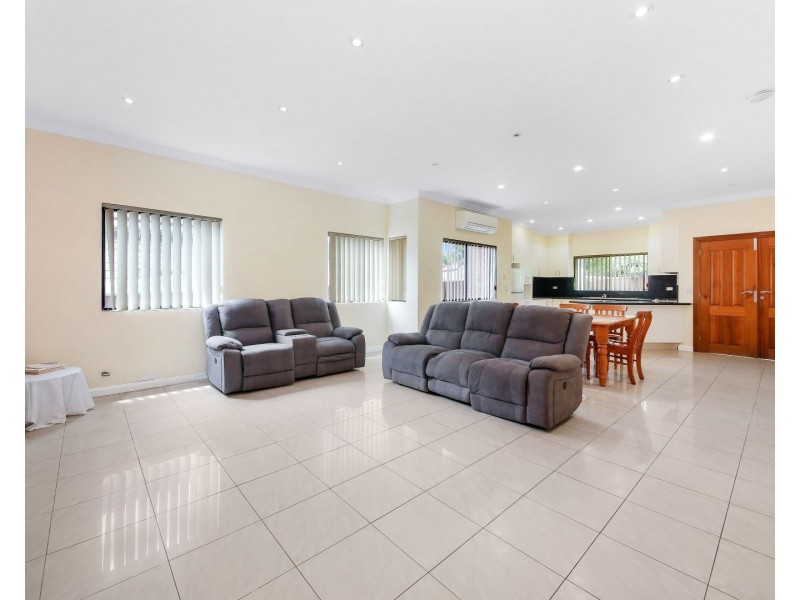 11 Railway St, Old Guildford NSW 2161