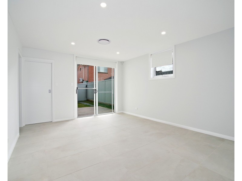 1/11 Junction Rd, Moorebank NSW 2170