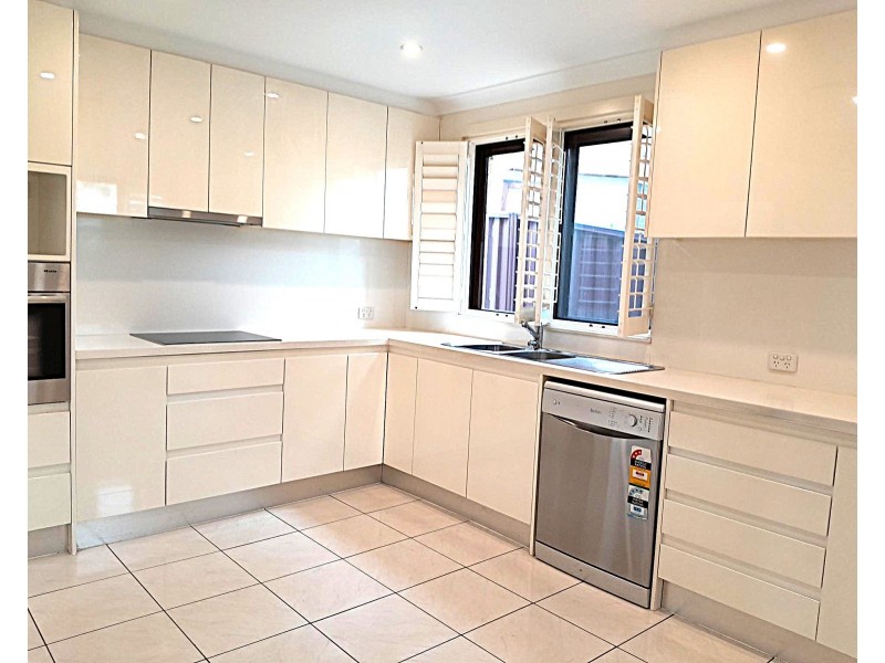 8/172 Old Kent Road, Mount Lewis NSW 2190