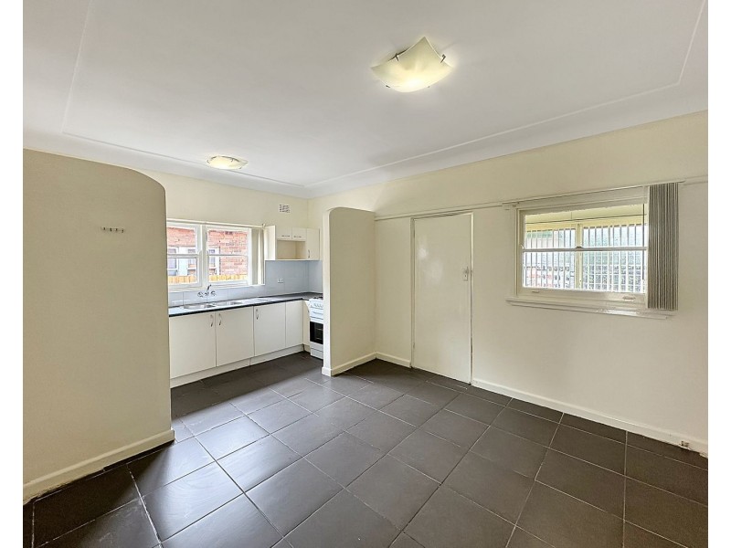 77 Mount LEWIS AVE, Punchbowl NSW 2196