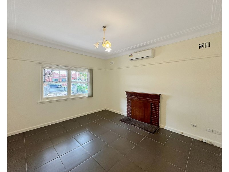 77 Mount LEWIS AVE, Punchbowl NSW 2196