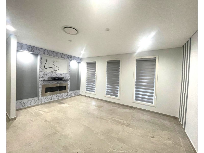 62 Carnavon Cres, Georges Hall NSW 2198