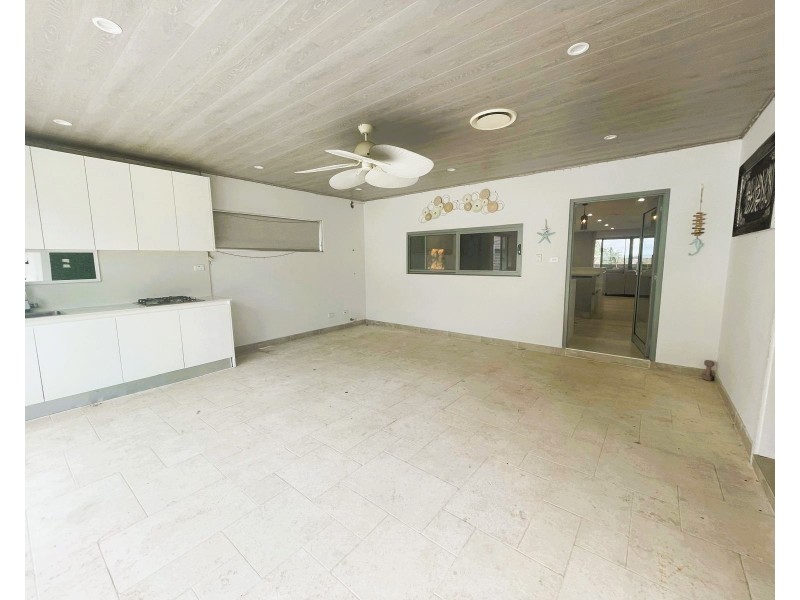 62 Carnavon Cres, Georges Hall NSW 2198