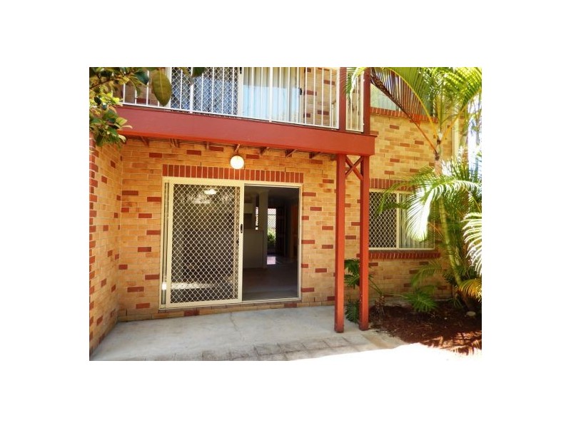 6/2 Brown Street, Labrador QLD 4215