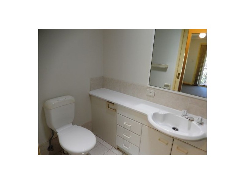 6/2 Brown Street, Labrador QLD 4215