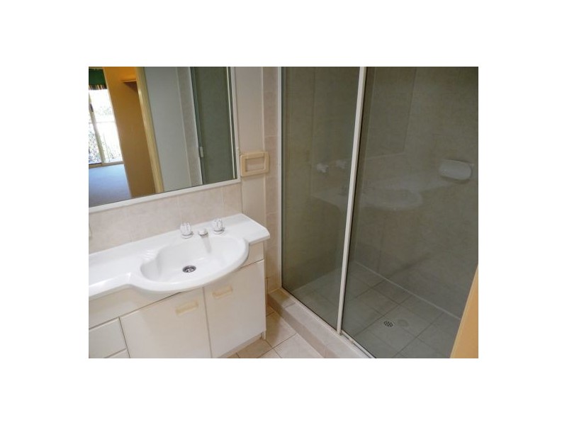 6/2 Brown Street, Labrador QLD 4215