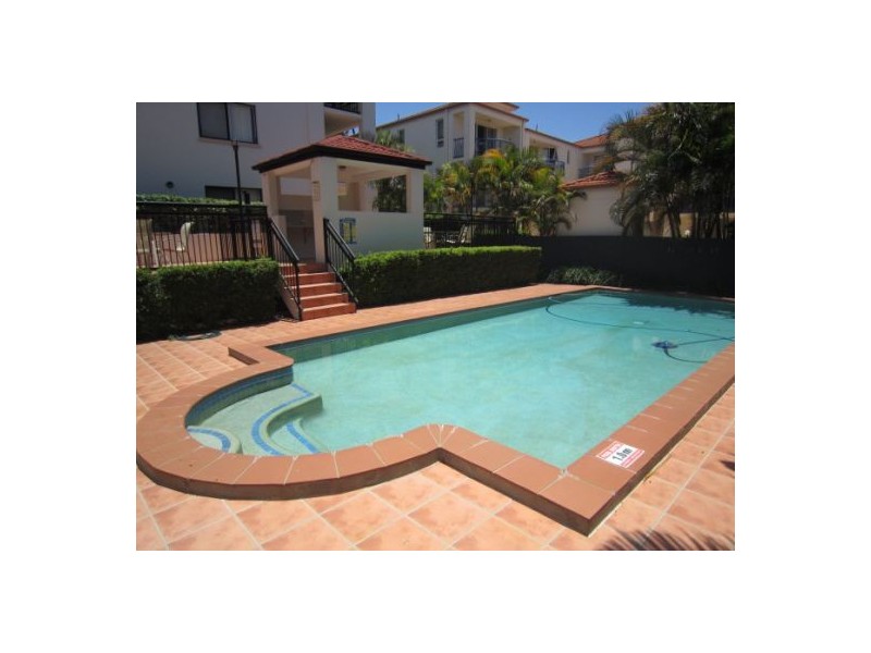 2/5 Railway Street, Southport QLD 4215