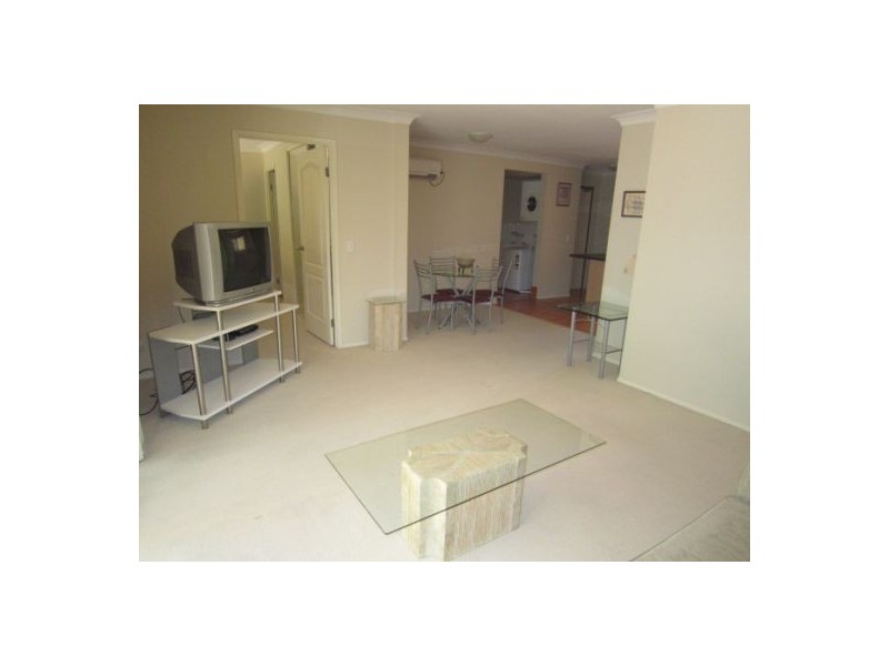 2/5 Railway Street, Southport QLD 4215