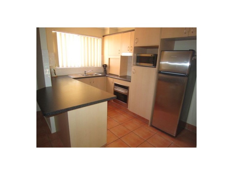 2/5 Railway Street, Southport QLD 4215