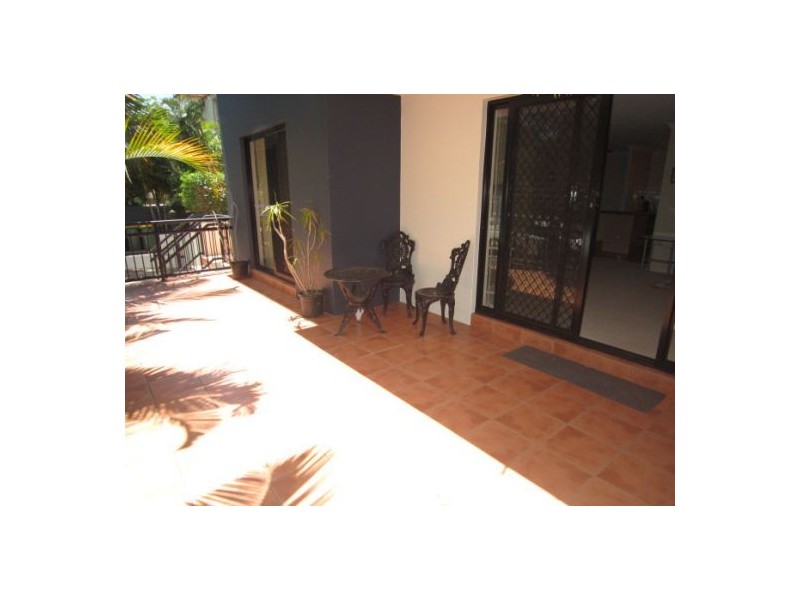 2/5 Railway Street, Southport QLD 4215