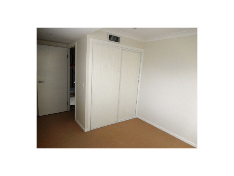 3 Reynolds Avenue, Labrador QLD 4215