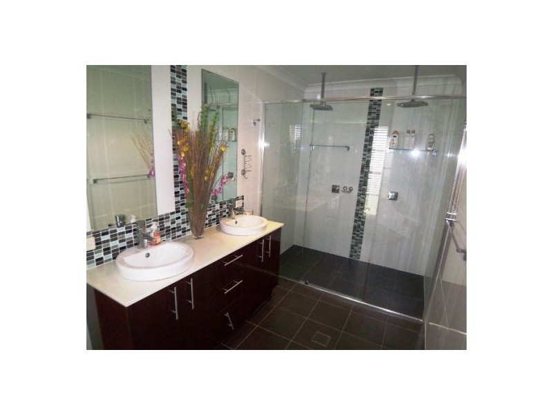 3 Reynolds Avenue, Labrador QLD 4215