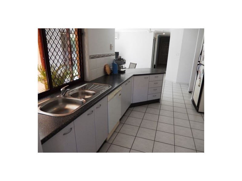 14 Chatham Av, Pacific Pines QLD 4211