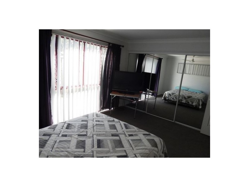 14 Chatham Av, Pacific Pines QLD 4211