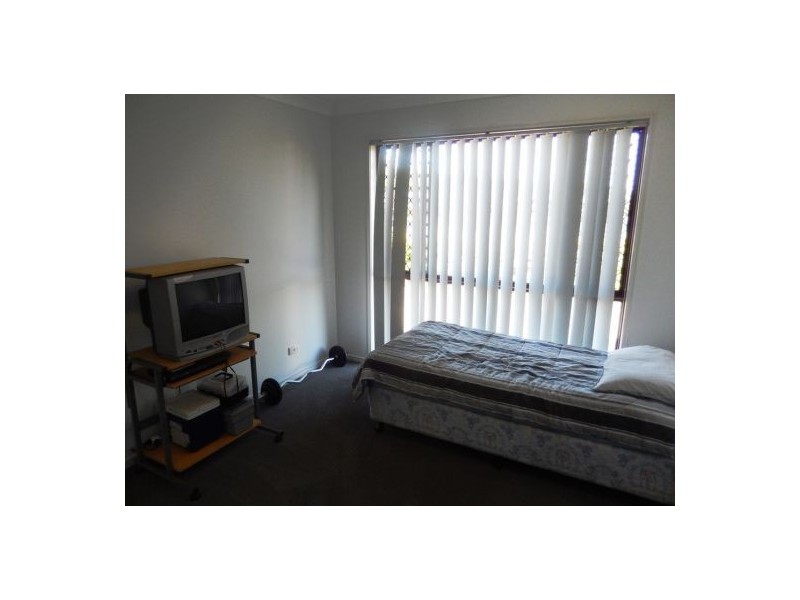 14 Chatham Av, Pacific Pines QLD 4211